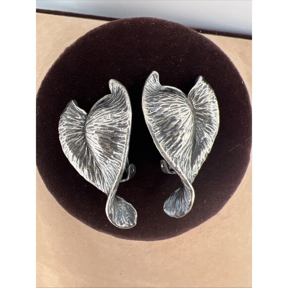 Vintage 1950s Signed Napier Silver tone Ivy Leaf Clip On Earrings - Picture 1 of 6